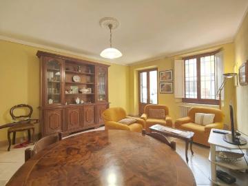 Casa indipendente in vendita a Campi Bisenzio FI