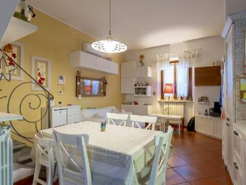 Casa indipendente in vendita a Campi Bisenzio FI
