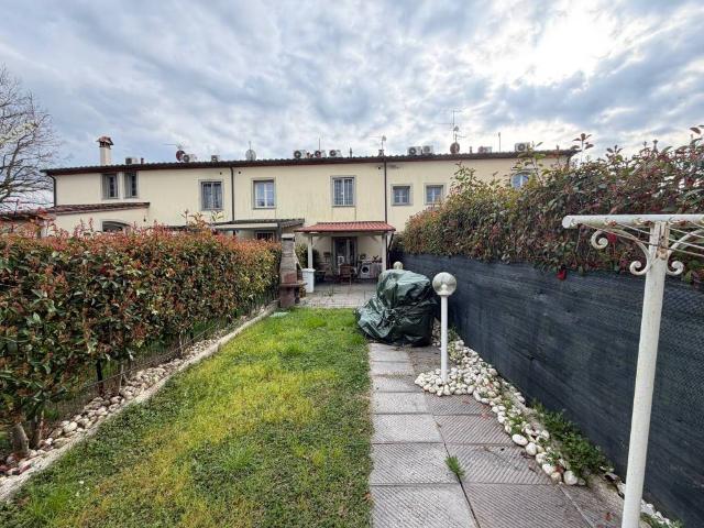 Casa indipendente in vendita a Campi Bisenzio FI