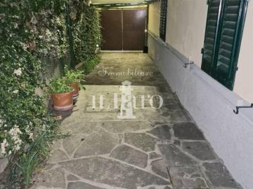 Casa indipendente in vendita a Campi Bisenzio FI