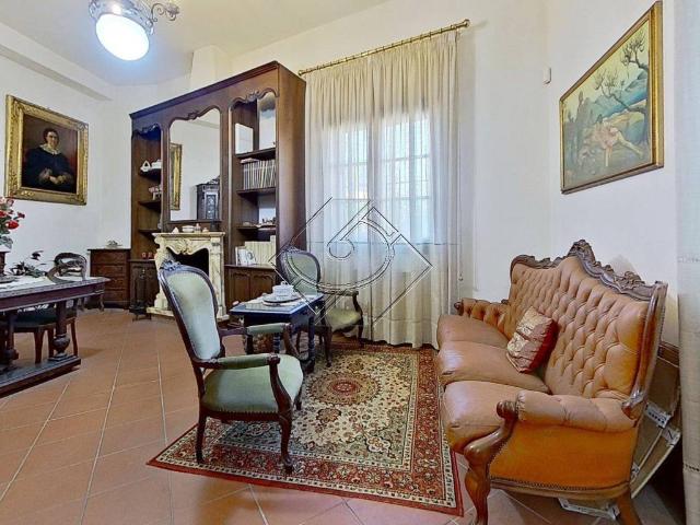 Casa indipendente in vendita a Campi Bisenzio FI