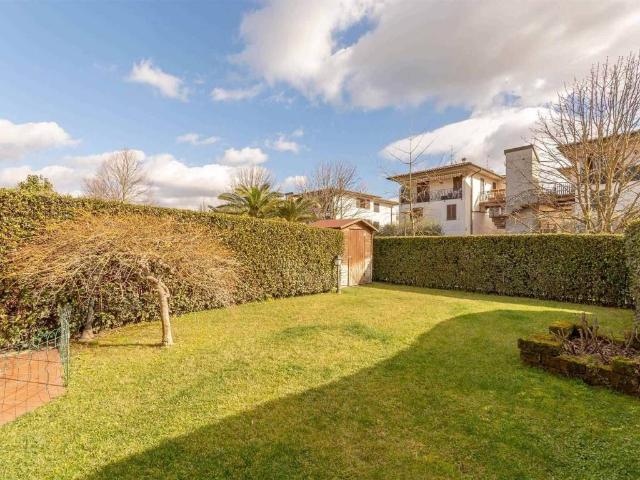 Casa indipendente in vendita a Campi Bisenzio FI