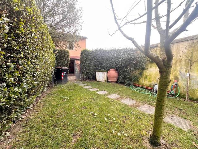 Casa indipendente in vendita a Campi Bisenzio FI