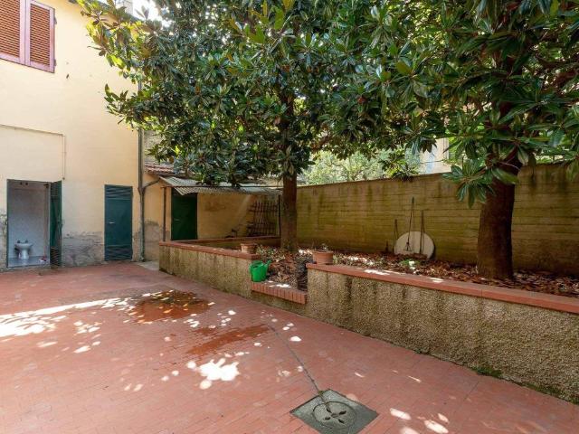 Casa indipendente in vendita a Campi Bisenzio FI