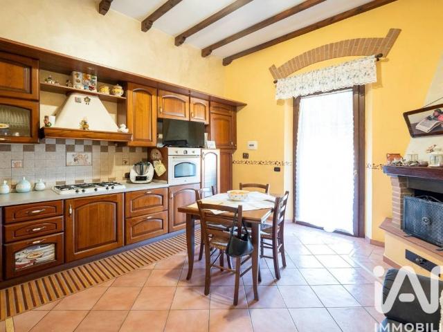 Casa indipendente in vendita a Campi Bisenzio FI