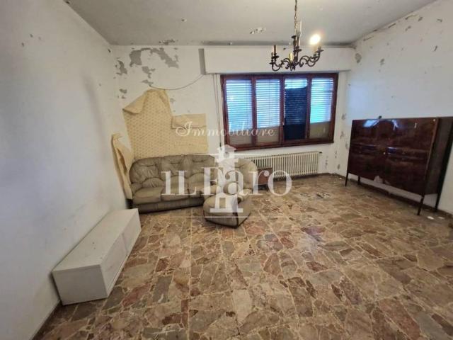 Casa indipendente in vendita a Campi Bisenzio FI