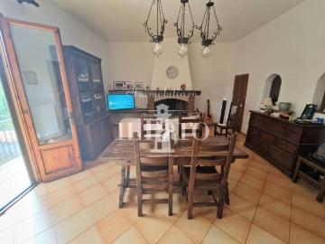 Casa indipendente in vendita a Campi Bisenzio FI