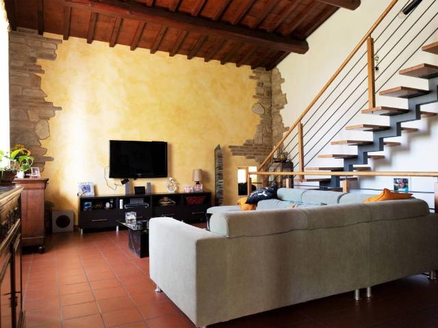 Casa indipendente in vendita a Campi Bisenzio FI