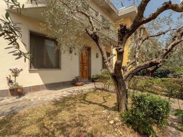 Casa indipendente in vendita a Campi Bisenzio FI
