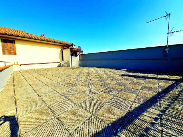 Casa indipendente in vendita a Campi Bisenzio FI