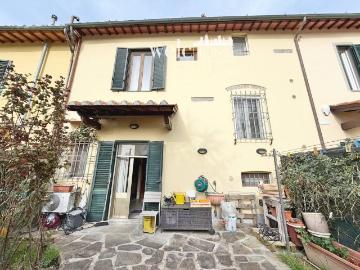 Casa indipendente in vendita a Campi Bisenzio FI