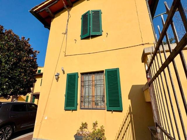 Casa indipendente in vendita a Campi Bisenzio FI