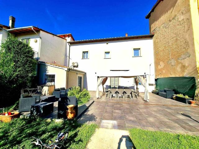 Casa indipendente in vendita a Campi Bisenzio FI