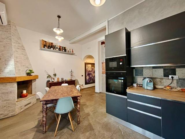 Casa indipendente in vendita a Campi Bisenzio FI