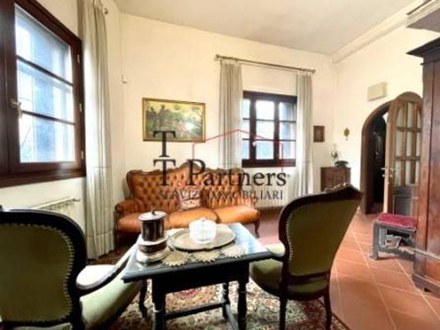 Casa indipendente in vendita a Campi Bisenzio FI