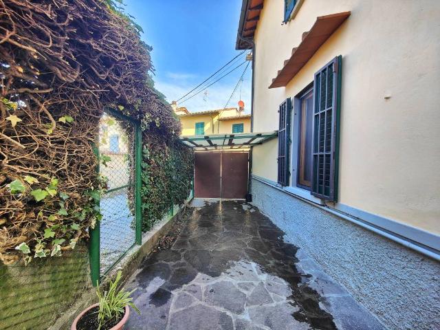 Casa indipendente in vendita a Campi Bisenzio FI