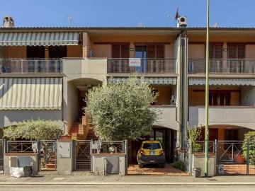 Casa indipendente in vendita a Campi Bisenzio FI
