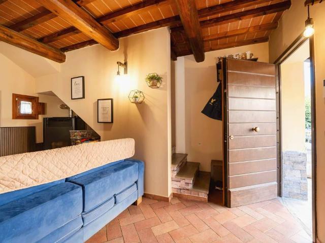 Casa indipendente in vendita a Campi Bisenzio FI