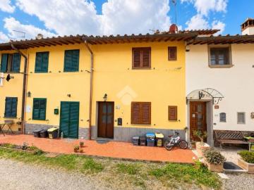 Casa indipendente in vendita a Campi Bisenzio FI
