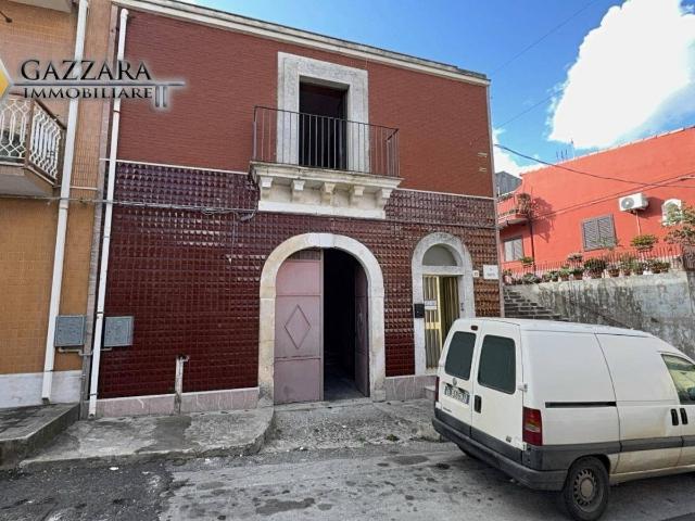 Casa indipendente in vendita a Canicattini Bagni, Zona Alta