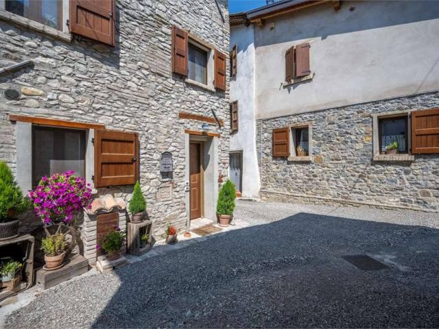 Casa indipendente in vendita a Canossa RE