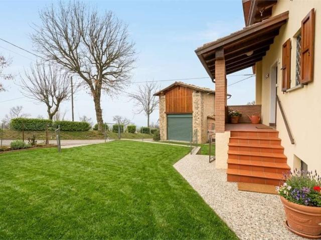 Casa indipendente in vendita a Canossa RE