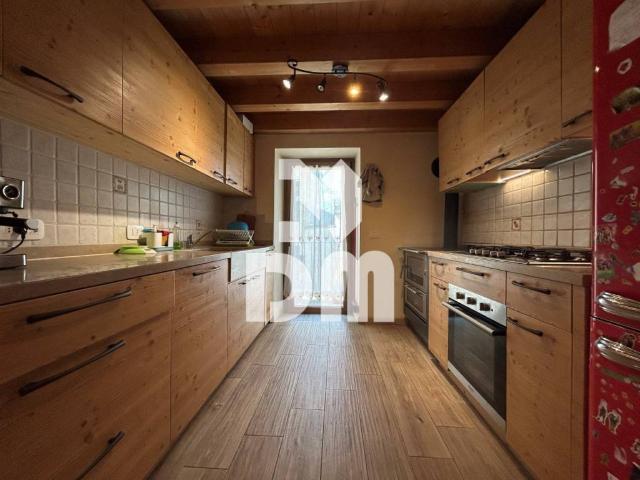 Casa indipendente in vendita a Canove di Roana via Dante Alighieri, Canove Di Roana