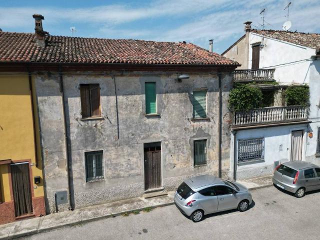Casa indipendente in vendita a Canneto sull'Oglio MN