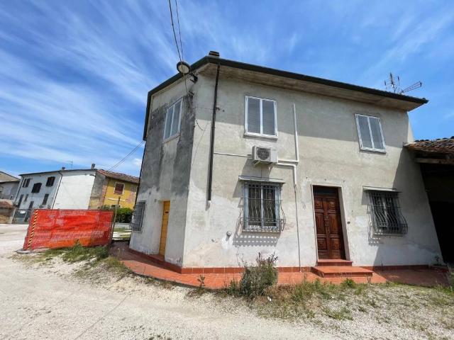 Casa indipendente in vendita a Canneto sull'Oglio MN
