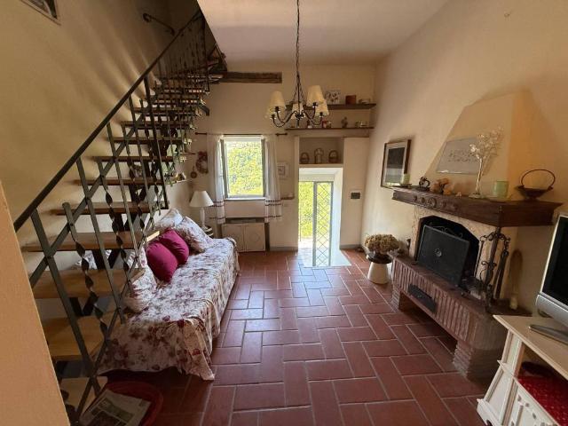 Casa indipendente in vendita a Cantagallo PO