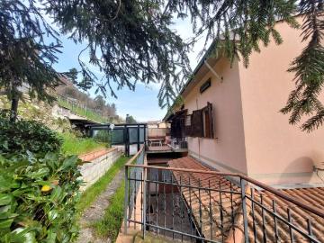 Casa indipendente in vendita a Cantagallo PO