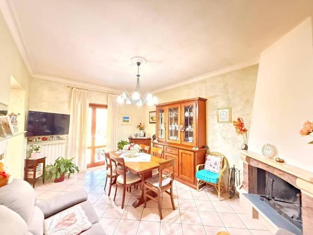 Casa indipendente in vendita a Cantalice RI