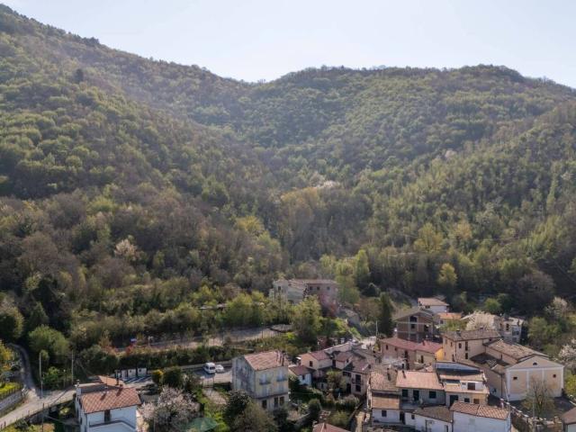 Casa indipendente in vendita a Cantalice RI