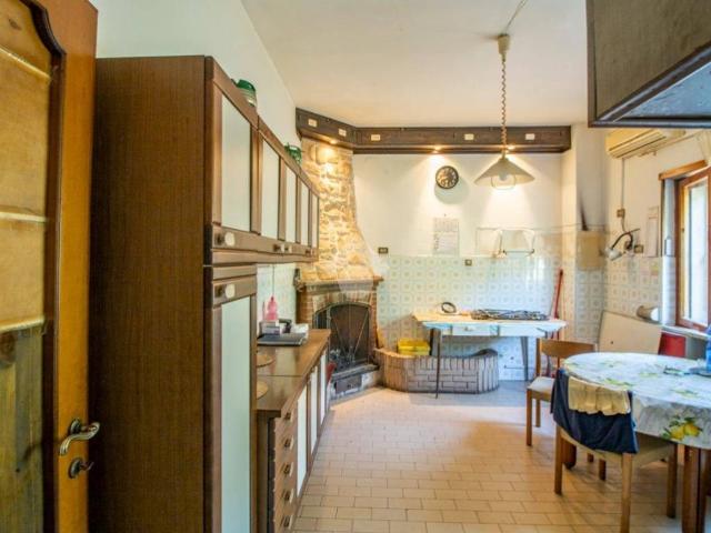 Casa indipendente in vendita a Cantalice RI