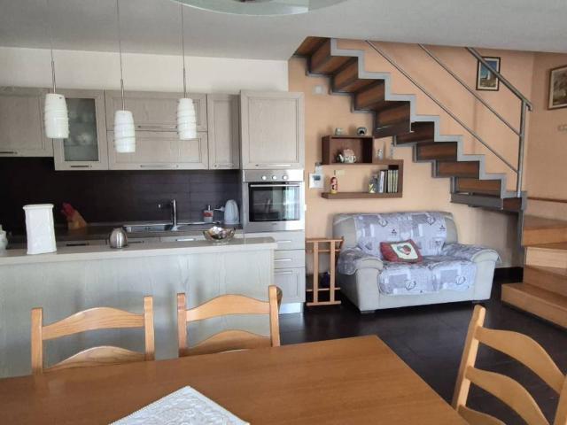 Casa indipendente in vendita a Cantello VA