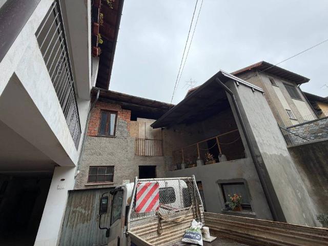 Casa indipendente in vendita a Cantello VA