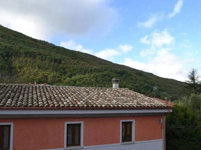 Casa indipendente in vendita a Cantiano PU
