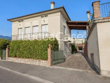 Casa indipendente in vendita a Capannori LU