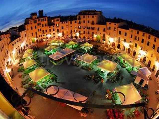 Casa indipendente in vendita a Capannori via Giuseppe Giusti, Massa Macinaia San Leonardo