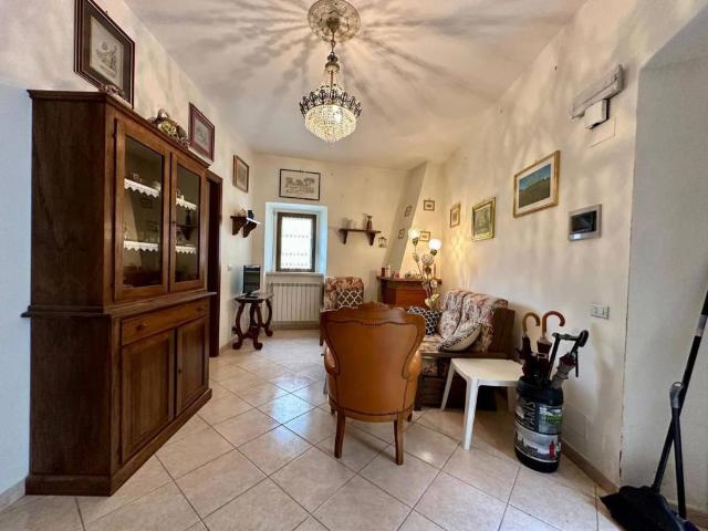 Casa indipendente in vendita a Capestrano AQ