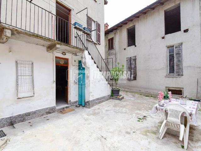 Casa indipendente in vendita a Capiago Intimiano CO