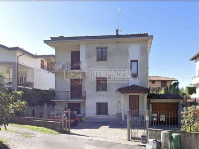 Casa indipendente in vendita a Capiago Intimiano CO