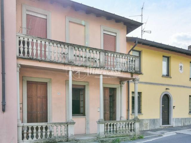 Casa indipendente in vendita a Capiago Intimiano CO