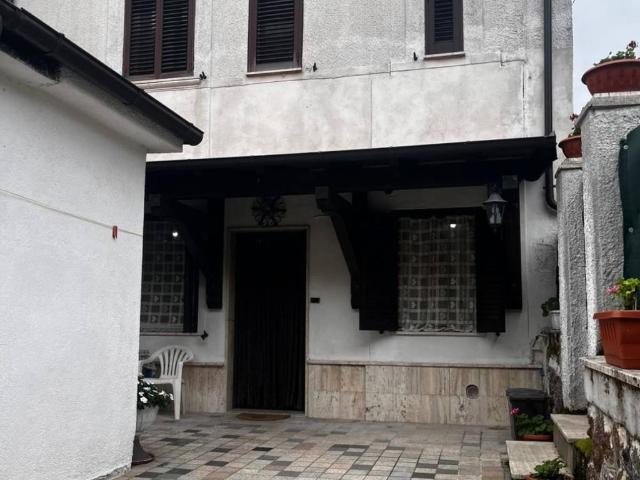Casa indipendente in vendita a Capistrello AQ