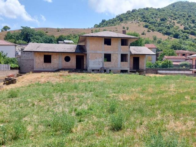 Casa indipendente in vendita a Capistrello AQ