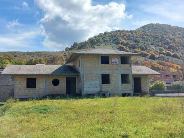 Casa indipendente in vendita a Capistrello AQ