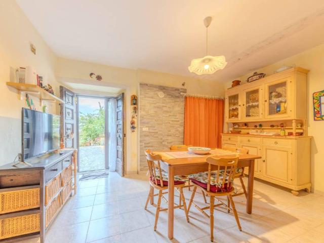 Casa indipendente in vendita a Capodimonte VT