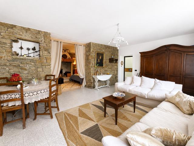 CASA INDIPENDENTE in VENDITA a CAPOLONA CALIANO di 5 vani