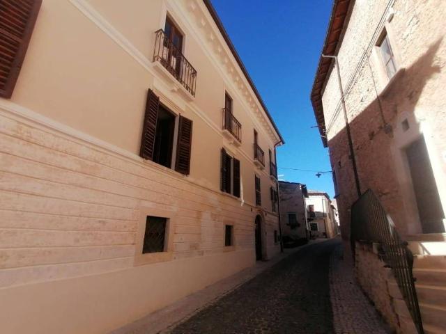 Casa indipendente in vendita a Caporciano AQ