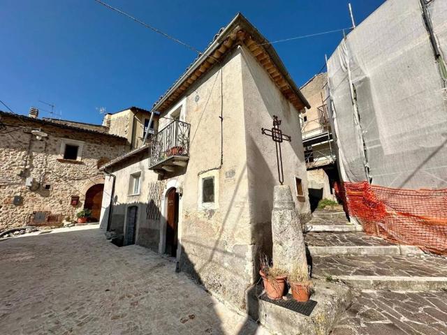 Casa indipendente in vendita a Caporciano AQ